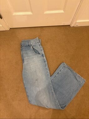 Uniqlo Light Wash Wide-Leg Blue Denim Jeans